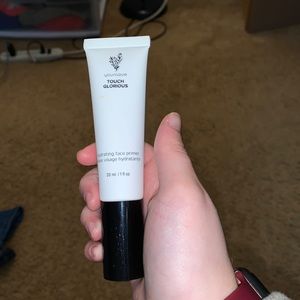 Younique hydrating face primer